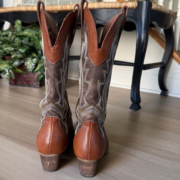 Brown and Tan Western Cowboy Boots Rollda Boots Only Worn a Few Times - Picture 5 of 16